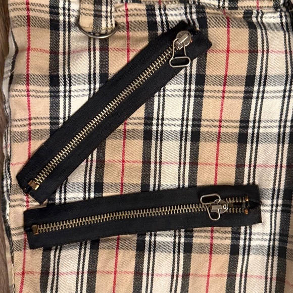 Vintage punk Frankie B. Plaid Cargo Pants with Black Zipper Accents - Picture 4 of 7